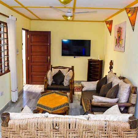 Apartmenthaus Salama Villen In Diani Diani Beach Eksteriør billede