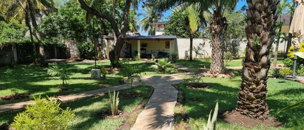 Apartmenthaus Salama Villen In Diani Diani Beach Eksteriør billede