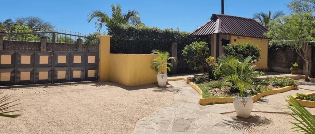 Apartmenthaus Salama Villen In Diani Diani Beach Eksteriør billede